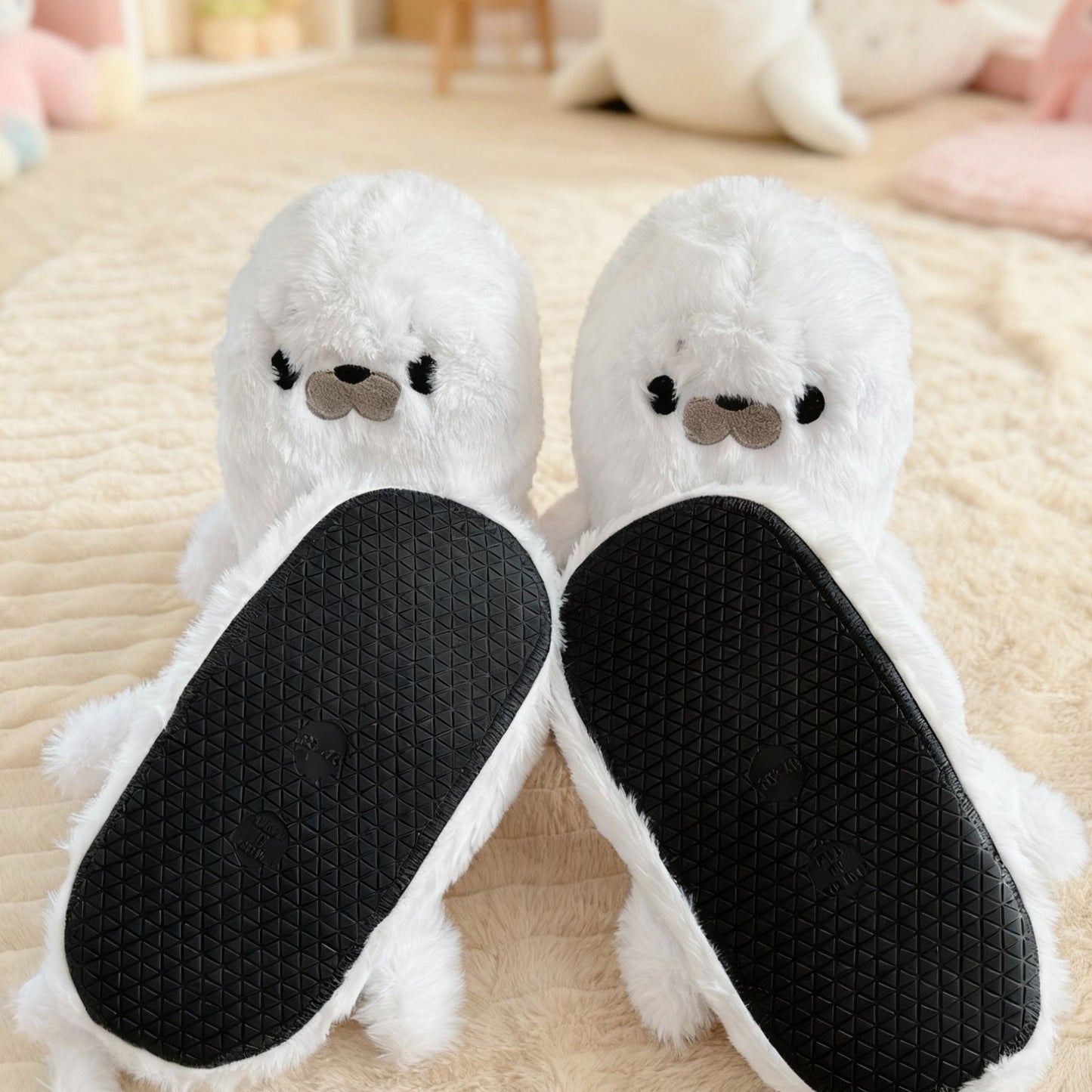 もちもち触感の可愛いもこもこスリッパ / 滑り止め付き防寒ルームシューズ