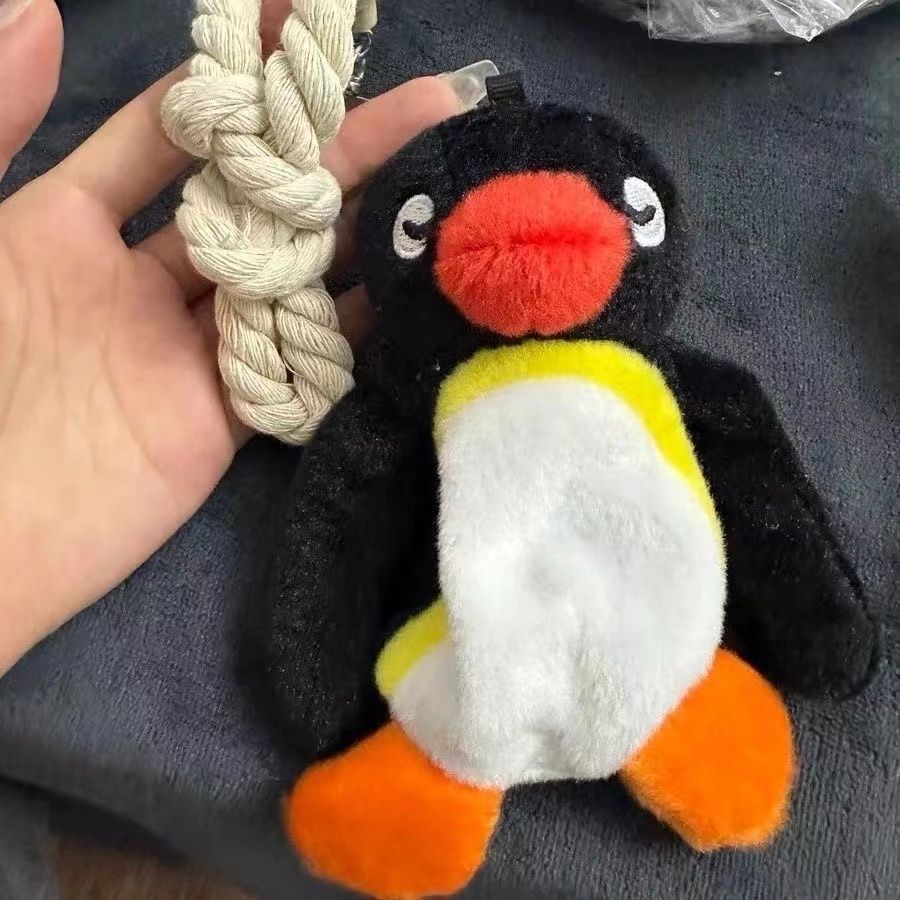 見てるだけで笑顔になれるユニークペンギンぬいぐるみキーホルダー
