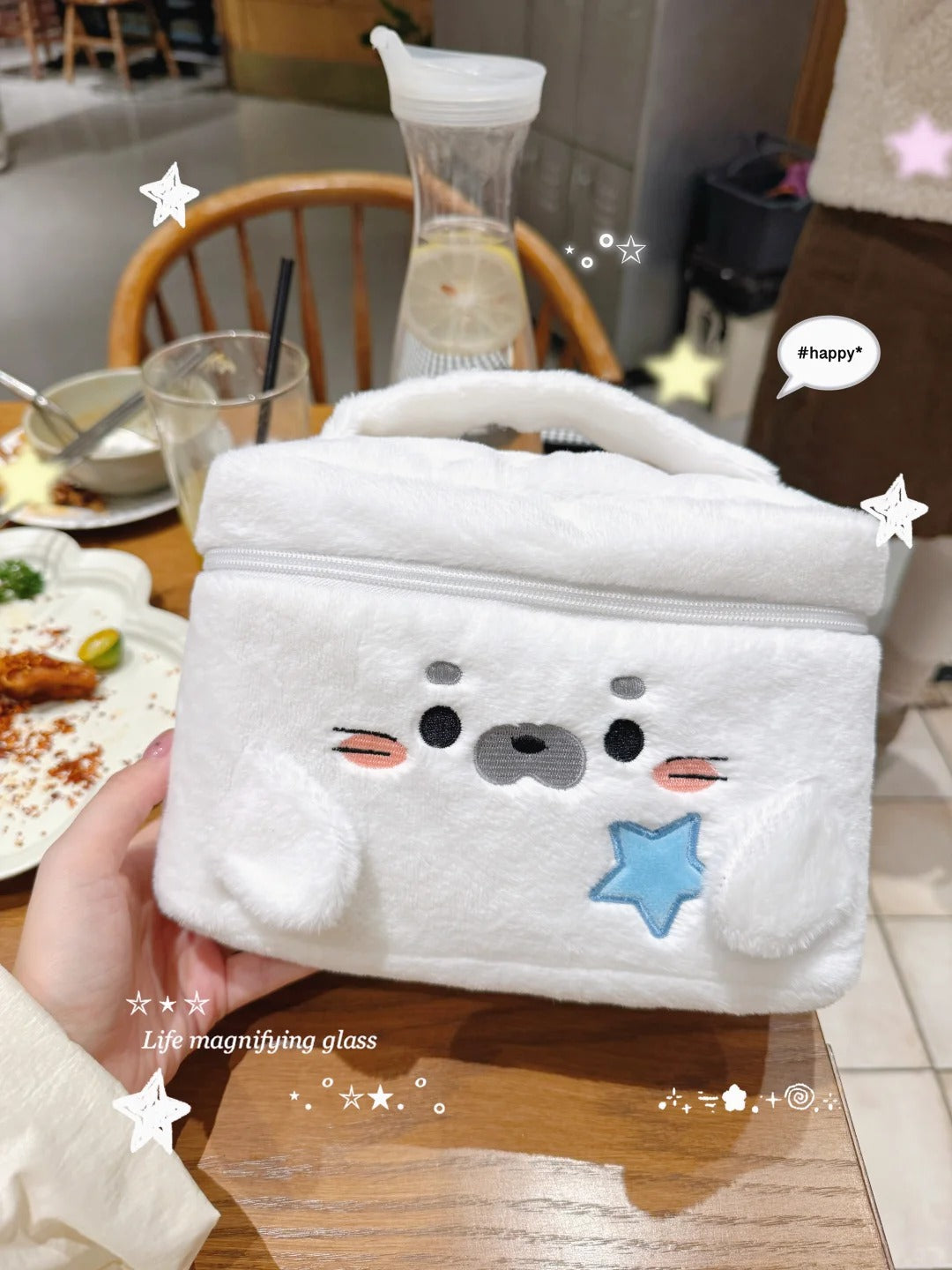 もっちりアザラシの多機能ポーチ|お出かけに便利な仕切り付き化粧ポーチ