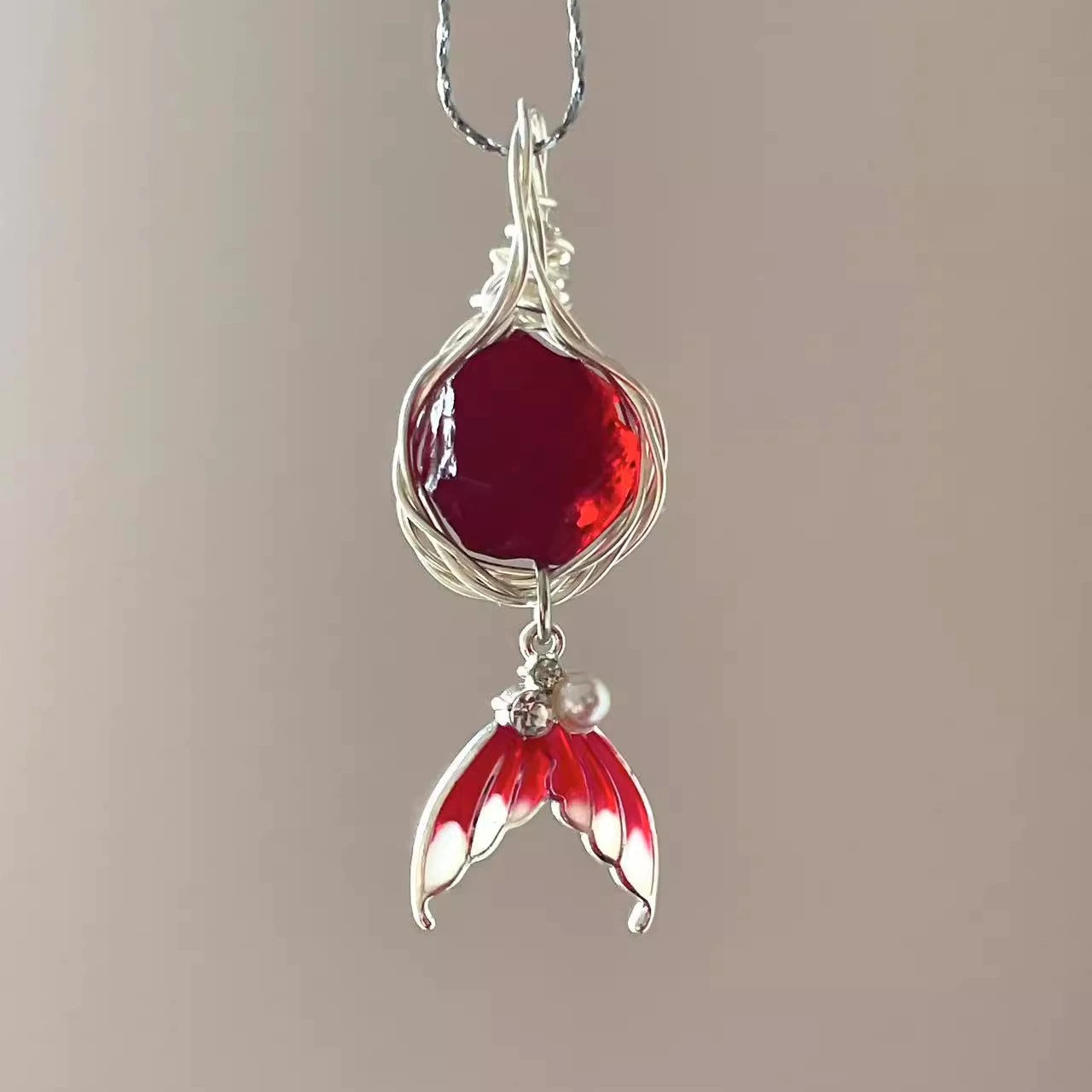 「人魚の涙」原石ペンダント♡ 小さなマーメイドのしっぽネックレス