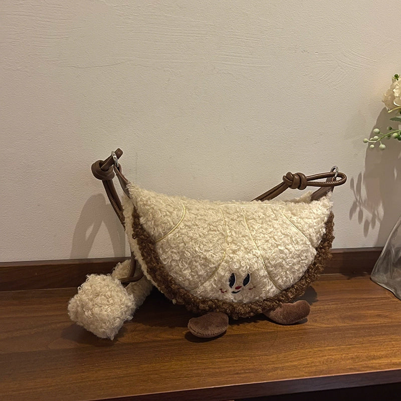 Fluffy Gyoza Bag | A popular shoulder bag with a unique design