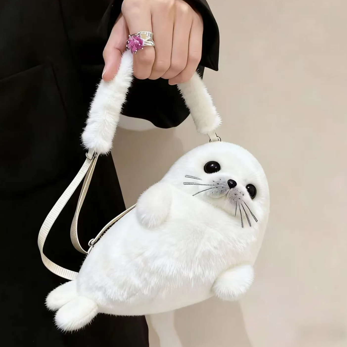 アザラシぬいぐるみバッグ|ふわもこ小動物デザイン