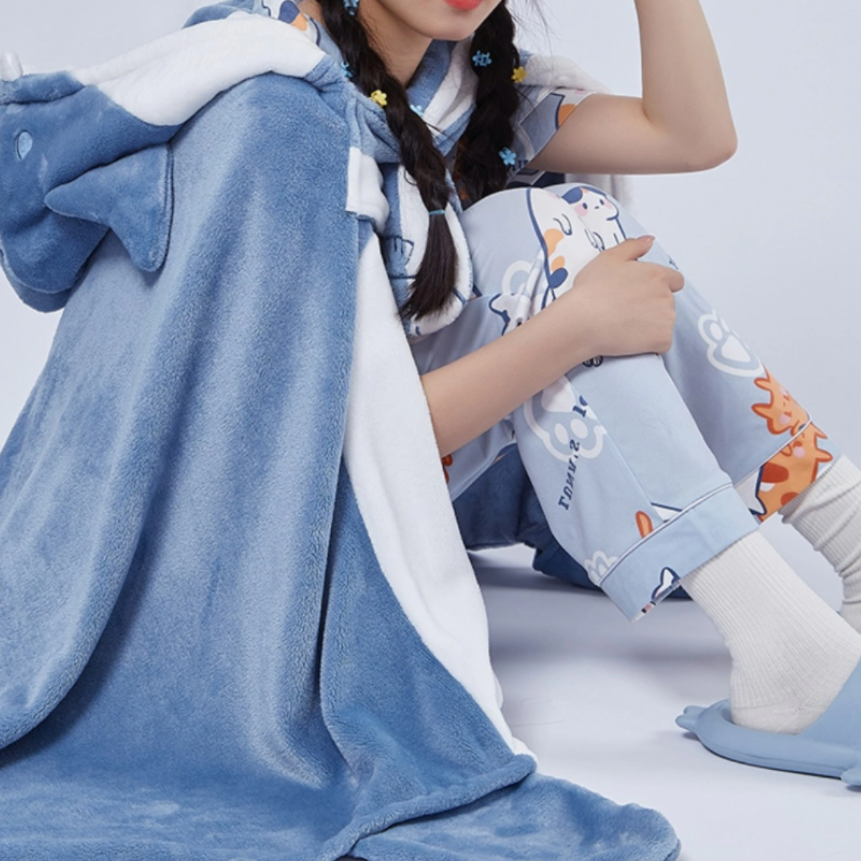 サメ着ぐるみブランケット|学生&オフィス向けふわもこ連帽マント