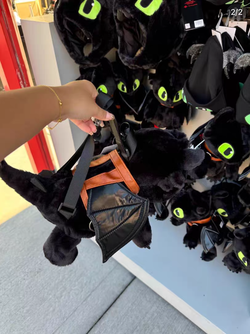 Toothless Plush Backpack | A cute, two-dimensional dragon bag