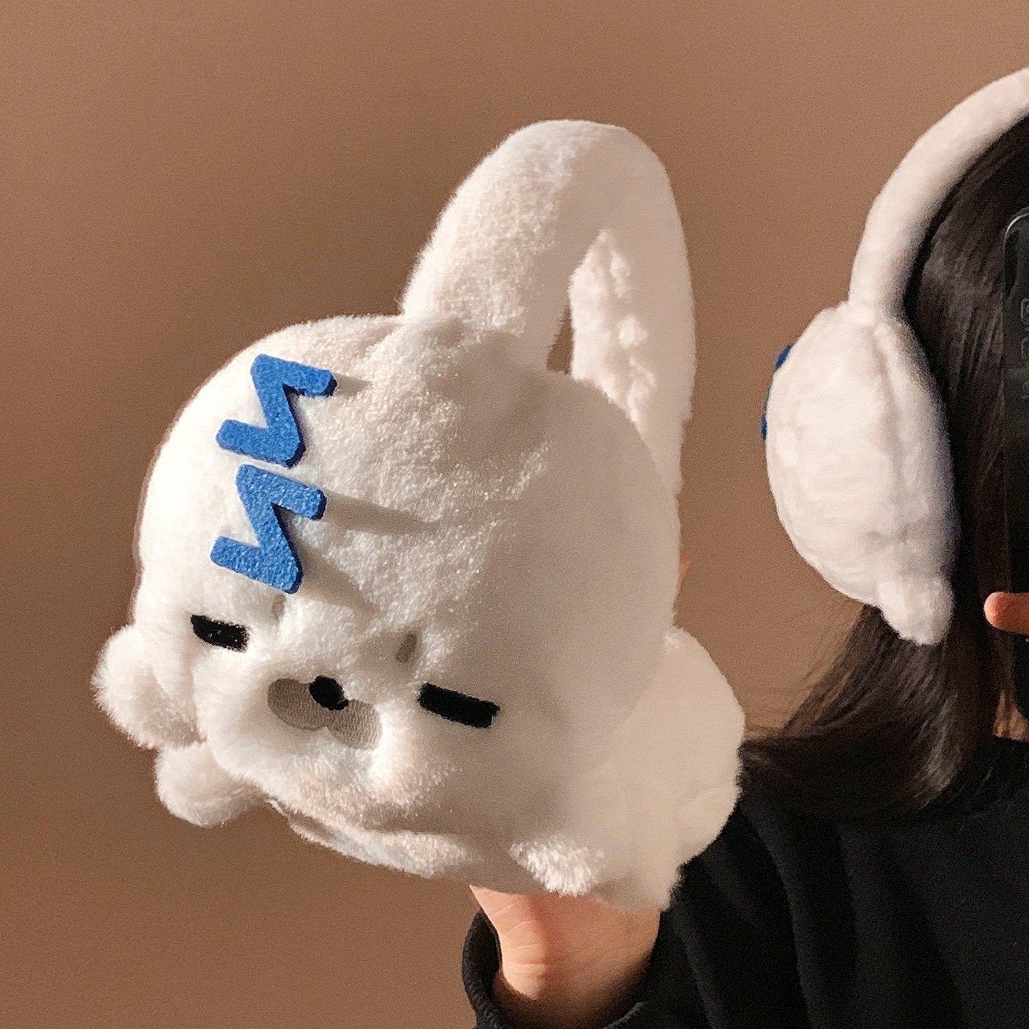 耳元を可愛くガード！すやすや眠るアザラシの毛絨耳あて｜防風・防寒