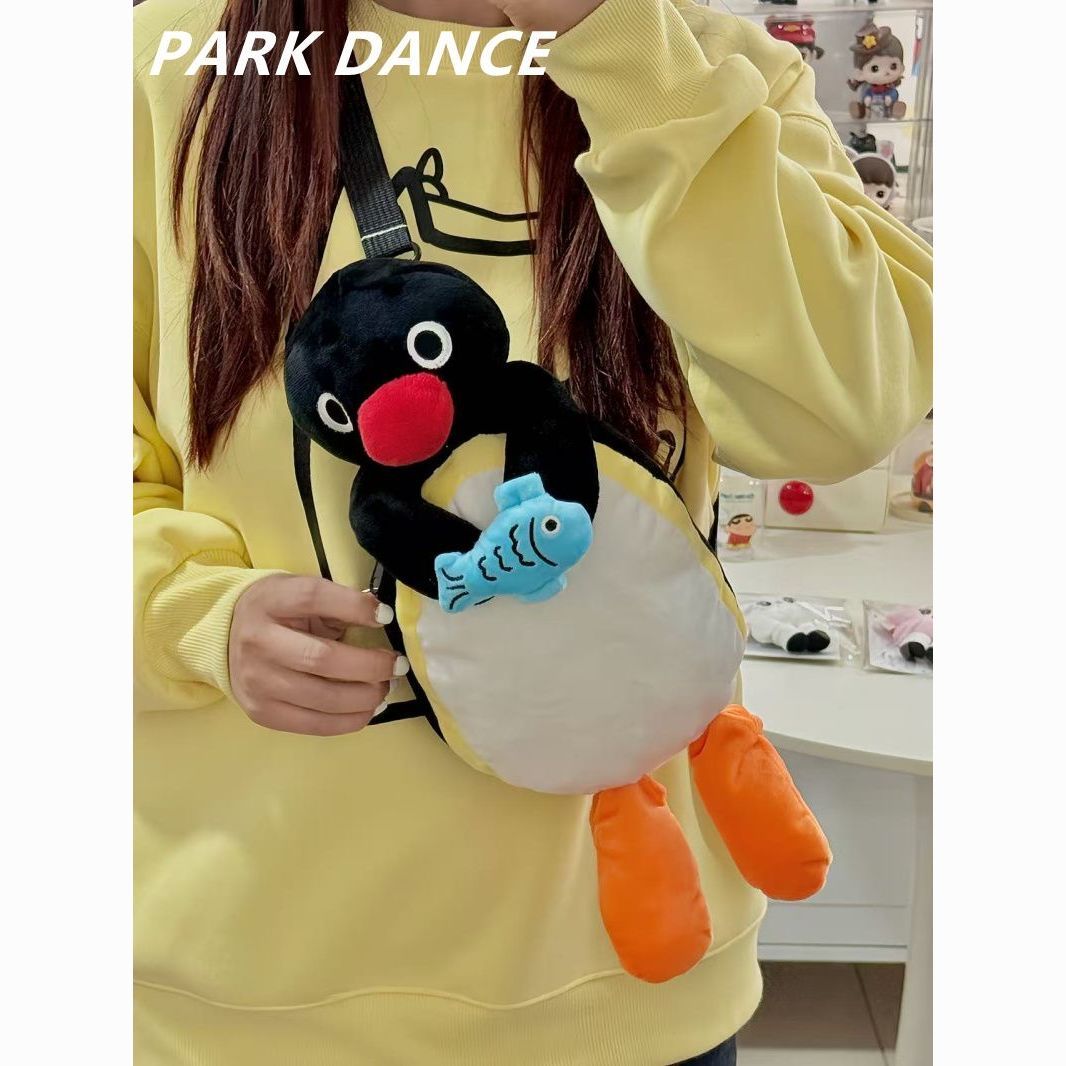 ピングーペンギンぬいぐるみリュック|抱っこデザインが可愛い