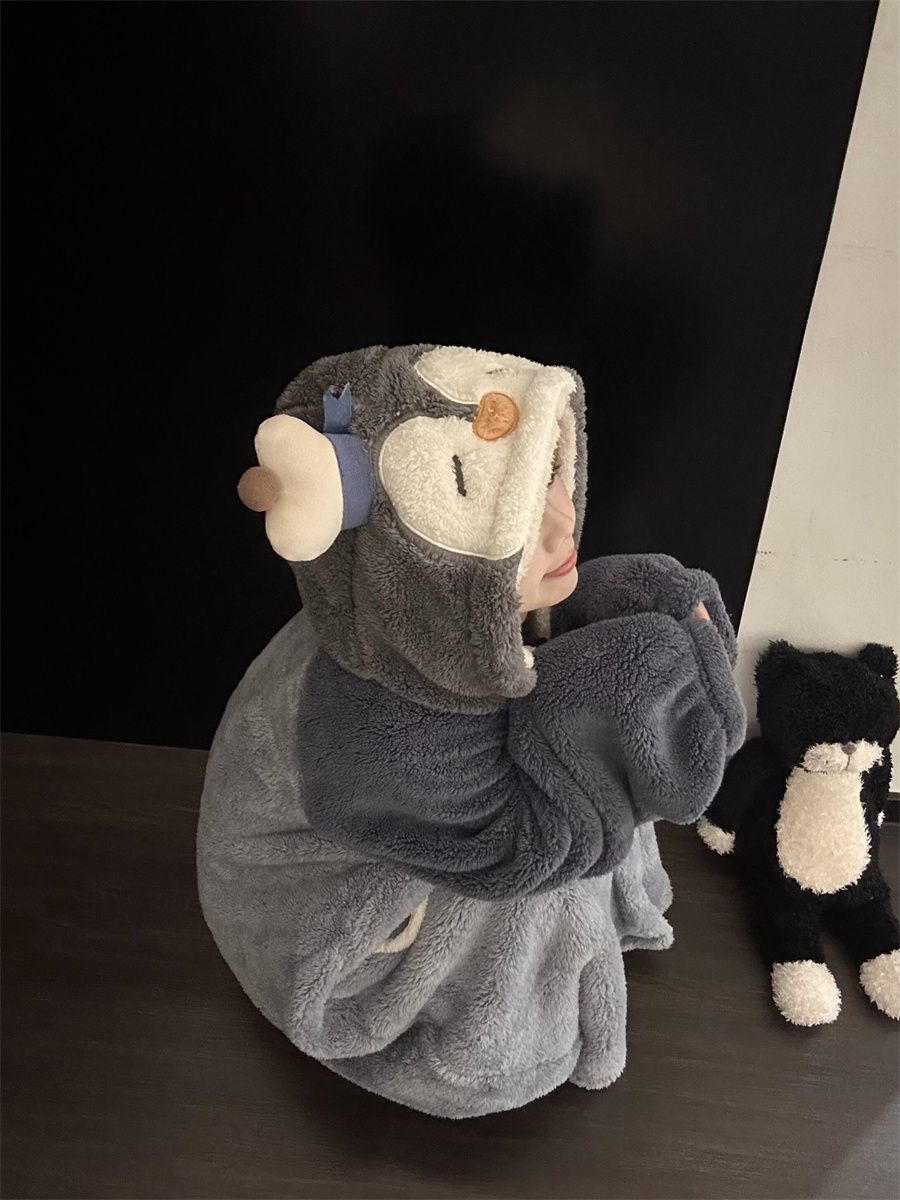 グレーペンギン着ぐるみローブ｜ふわもこ連帽フリースルームウェア