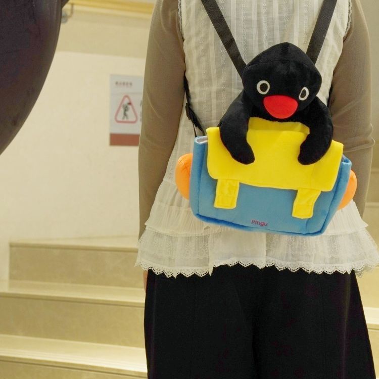 【一緒にお出かけ】ピングーのぬいぐるみトラベルリュック