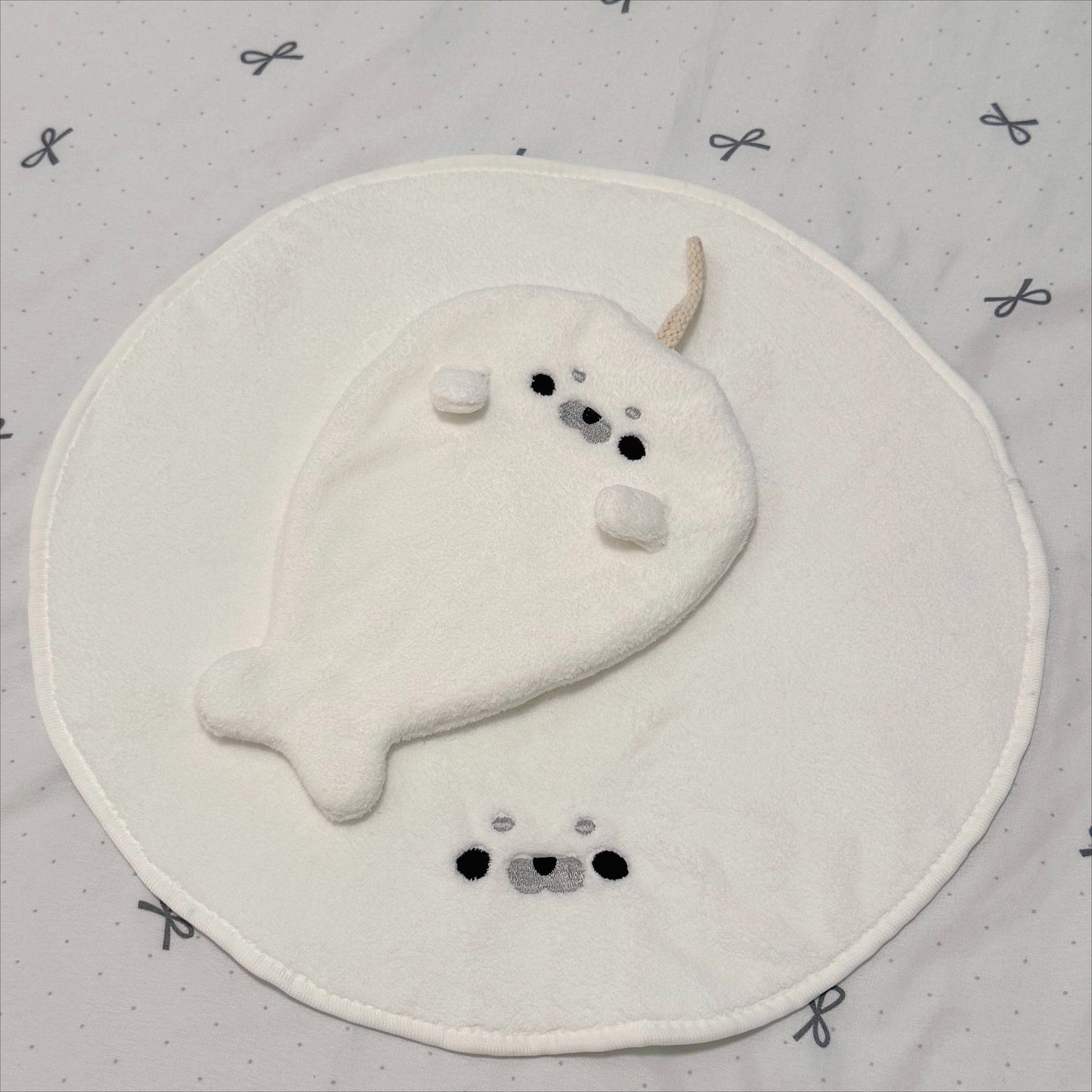 掛けるだけで癒やし! ころころアザラシの吸水タオル