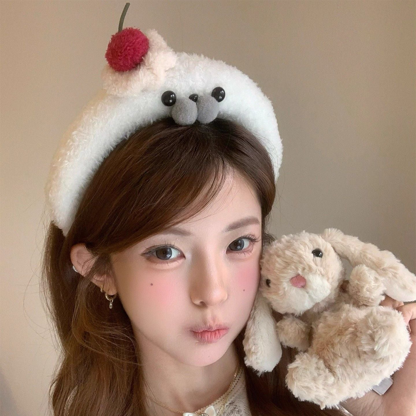 洗顔中も可愛く！写真映えするアザラシのふわふわカチューシャ｜高顱頂