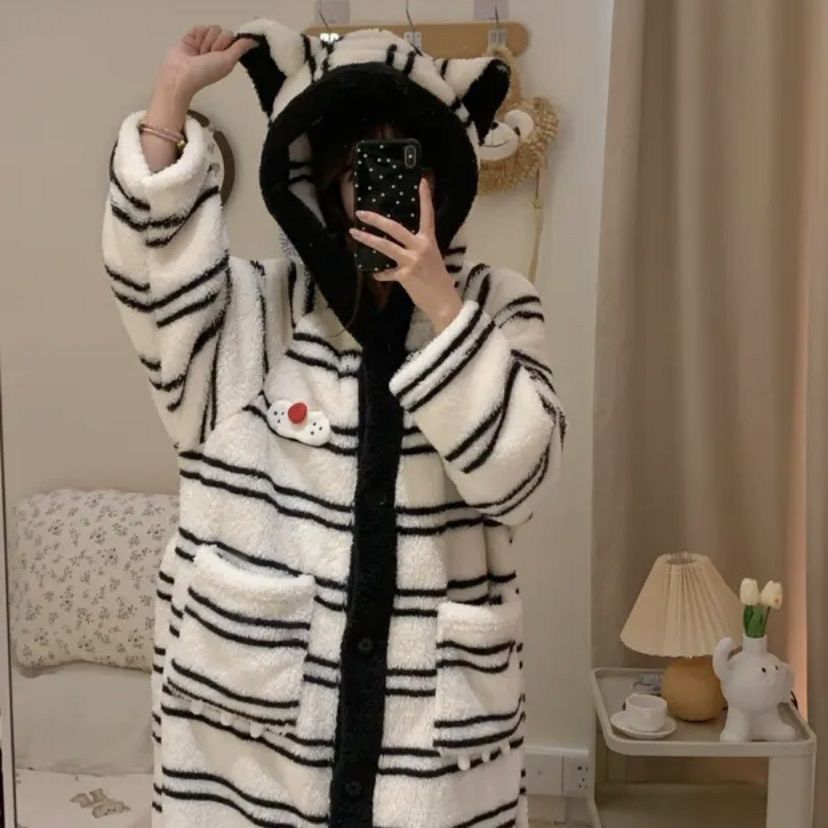 猫イメージの大人可愛いフード付きロンパース / もこもこルームウェア