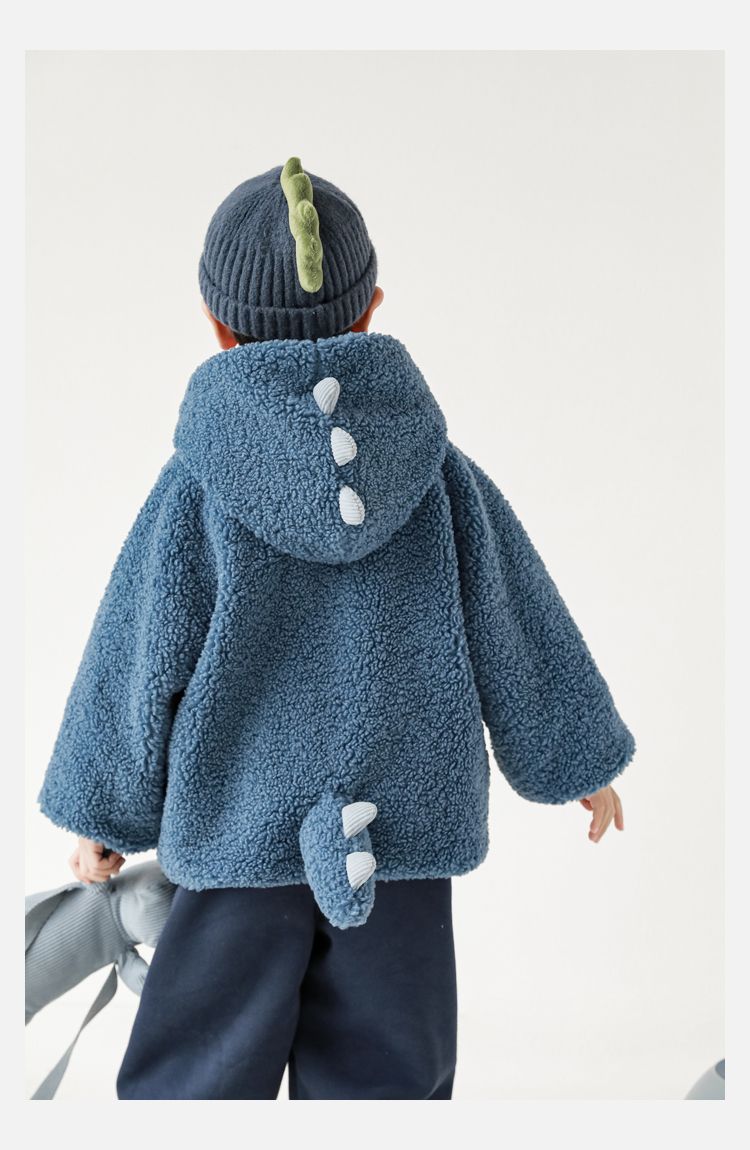 恐竜に変身！立体的な背びれが可愛い子供用ボアジャケット