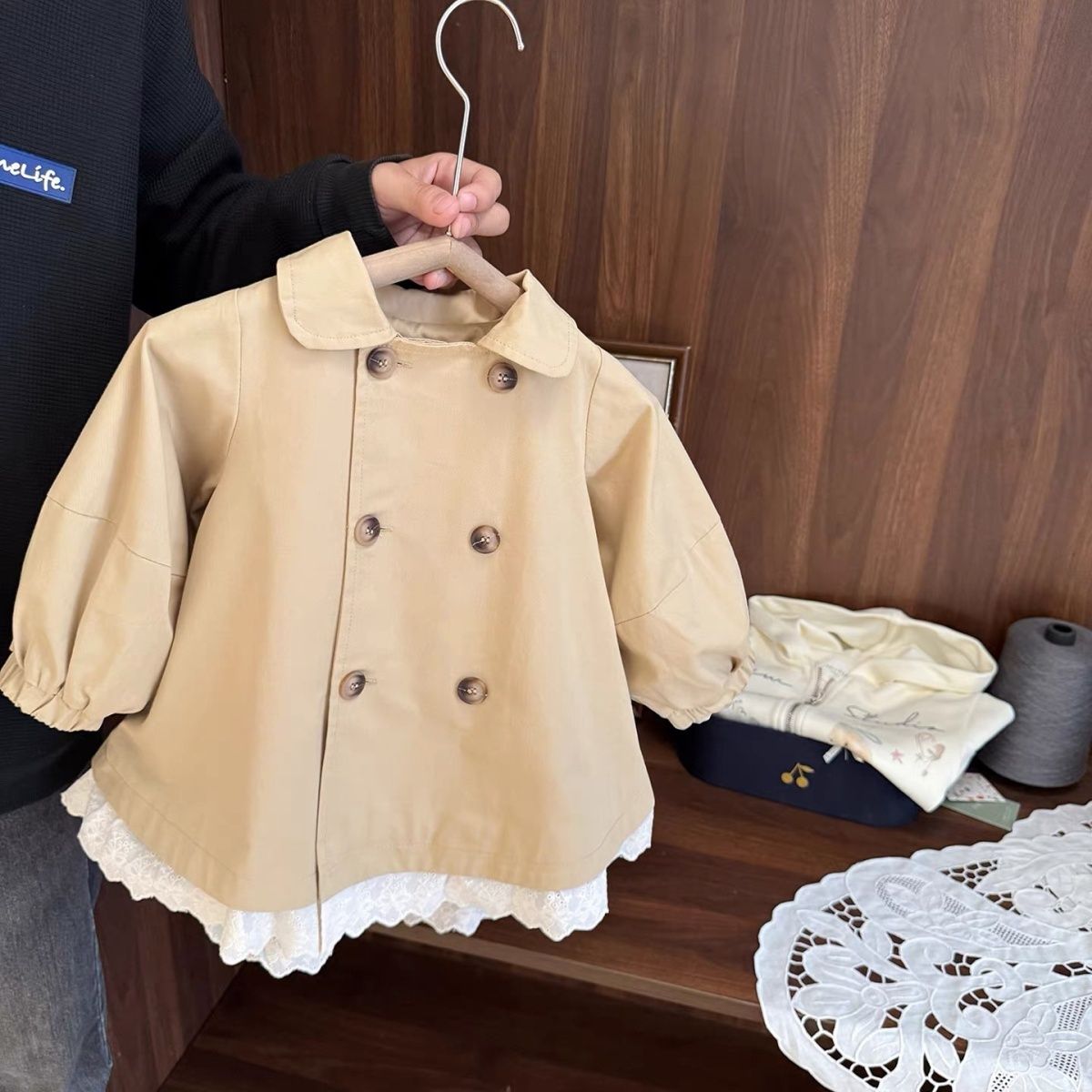 英国風ベビー女の子ダブルボタンミドル丈トレンチコートフリル