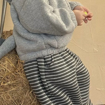 後ろ姿にキュン！恐竜のしっぽ付き男の子用厚手パーカー