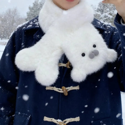 冬のコーデを彩るアザラシが可愛いもこもこボリュームマフラー