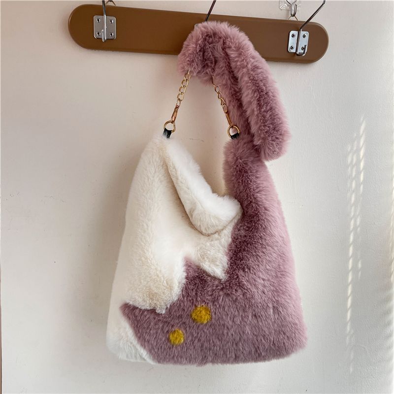 Heart Cat Fur Shoulder Bag | A fluffy bag that stands out in autumn and winter
