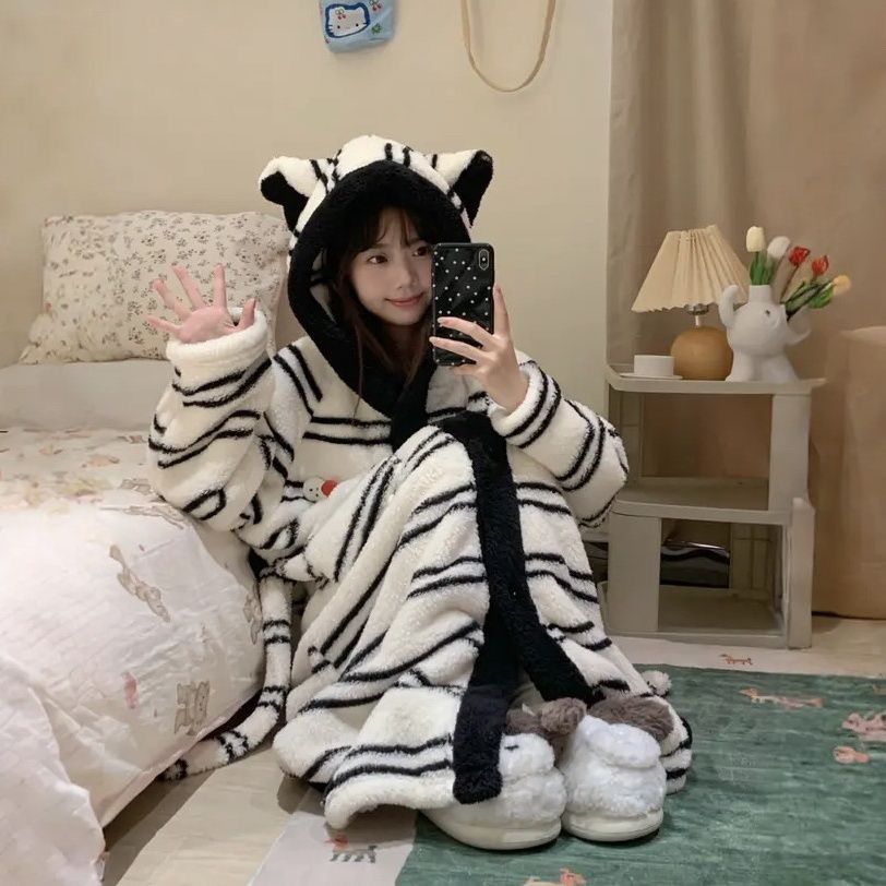 猫イメージの大人可愛いフード付きロンパース / もこもこルームウェア