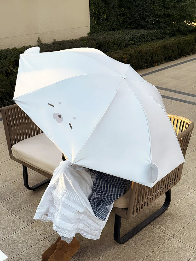 Make rainy days fun! This cute and grown-up seal folding umbrella