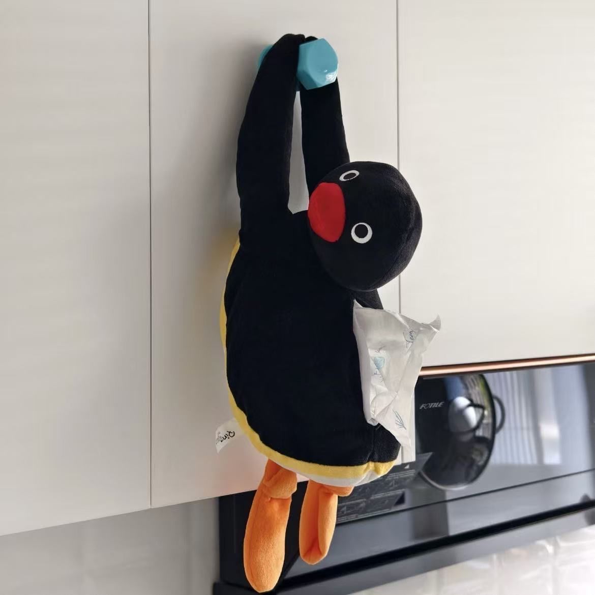 【お部屋に癒やし】ピングーの吊り下げ式ぬいぐるみ紙巾ケース