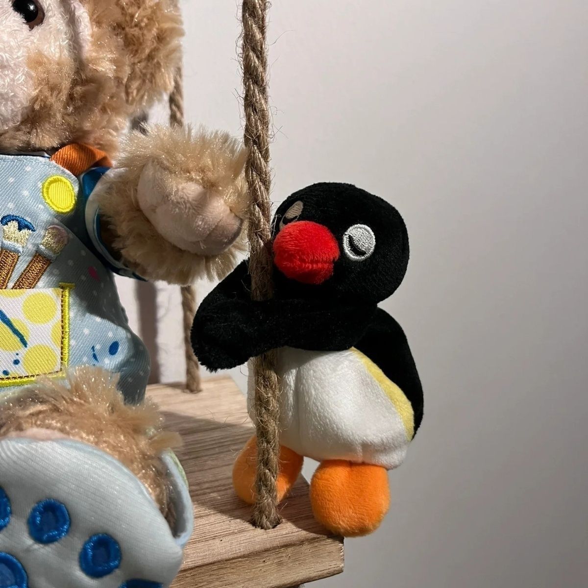見てるだけで笑顔になれるユニークペンギンぬいぐるみキーホルダー