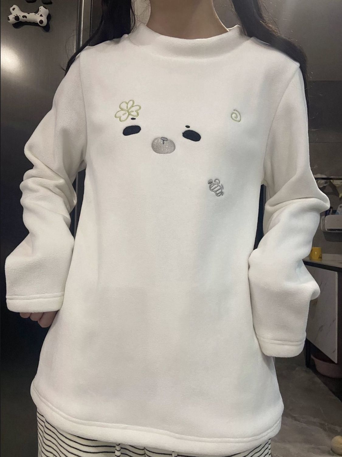 アザラシ可愛い萌学生向けクローバーくま刺繍裏起毛長袖インナー