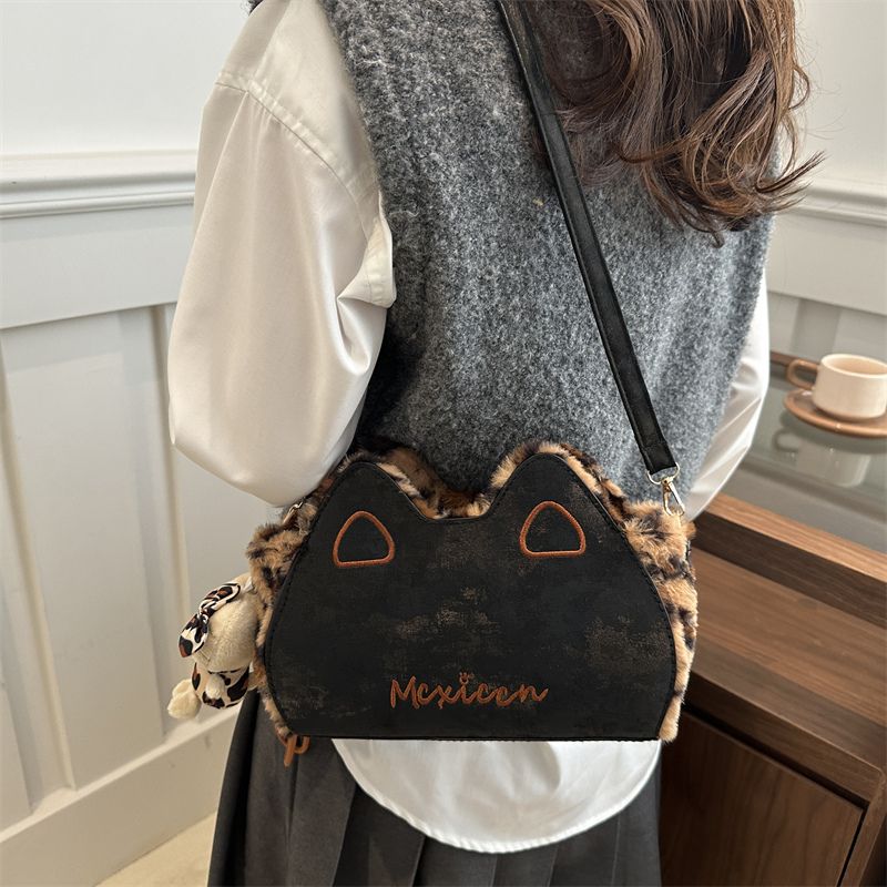 Fluffy shoulder bag with leopard ears | Cute irregular-shaped bag for autumn and winter 