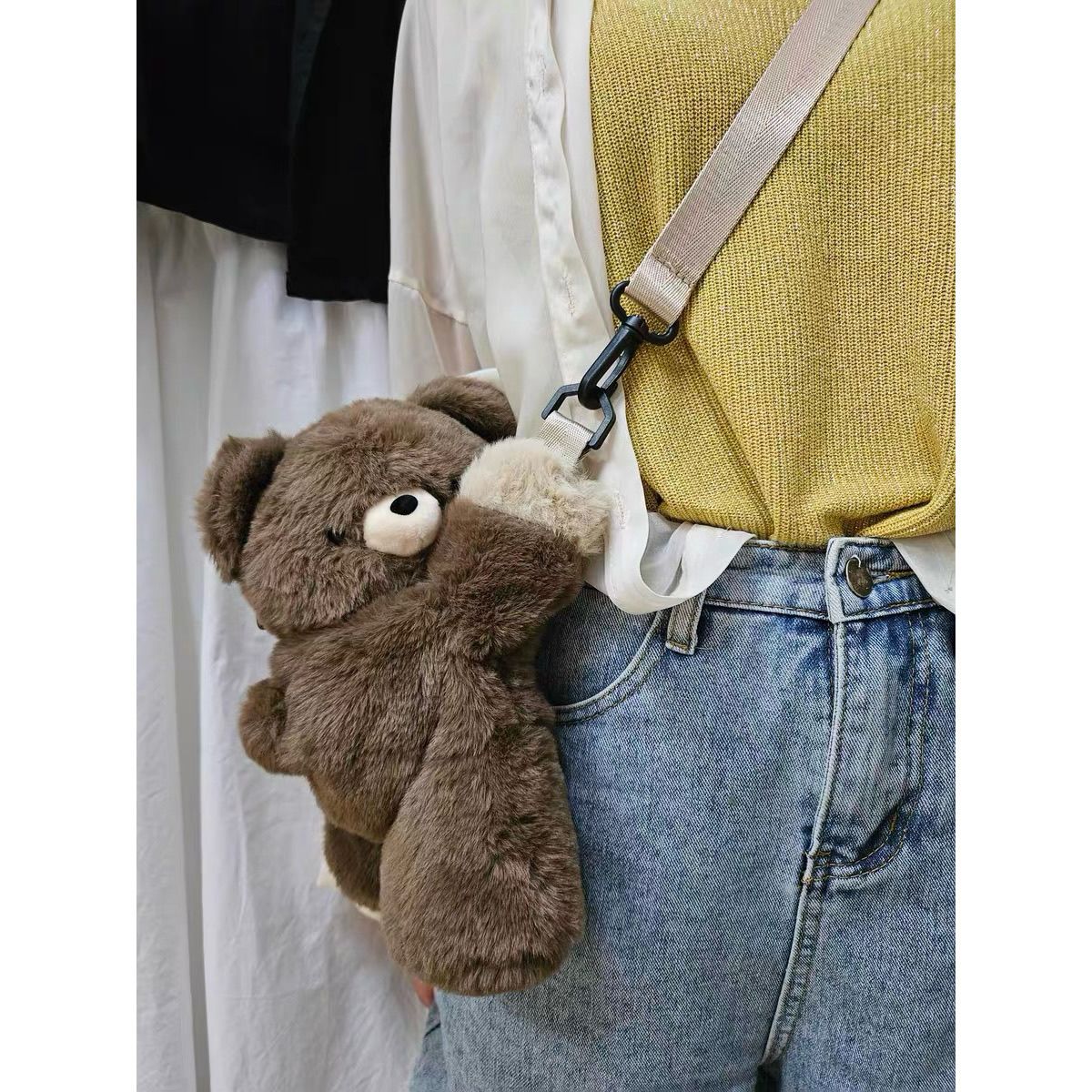 ハートを抱いたクマさんのくたふわポーチ