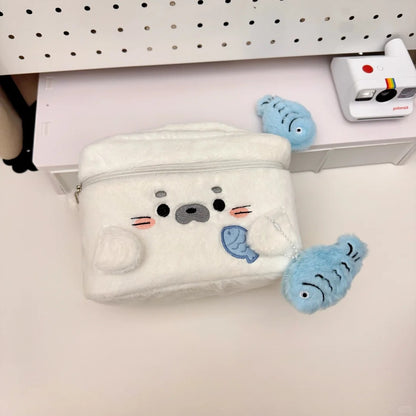 もっちりアザラシの多機能ポーチ｜お出かけに便利な仕切り付き化粧ポーチ