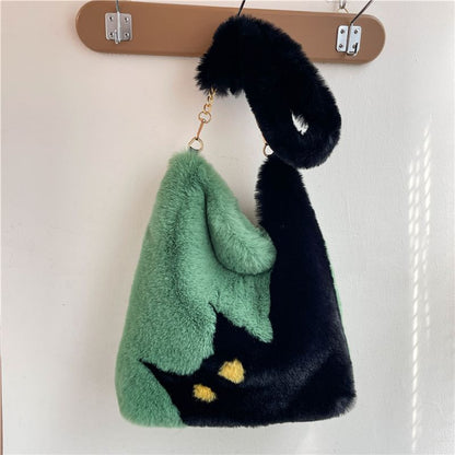 Heart Cat Fur Shoulder Bag | A fluffy bag that stands out in autumn and winter