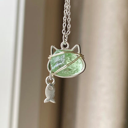 海のきらめき アクアマリン原石×猫と魚のワイヤーアートネックレス｜ハンドメイドギフト