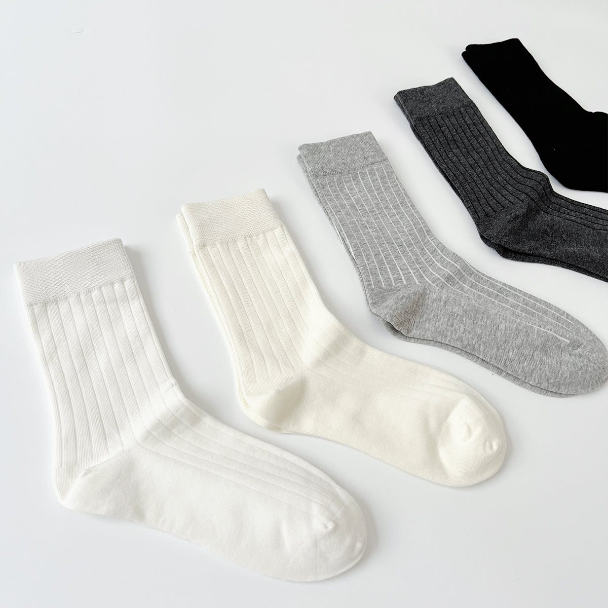 無地リブソックス｜秋口にぴったりのシンプル綿中筒ソックス・無骨仕様