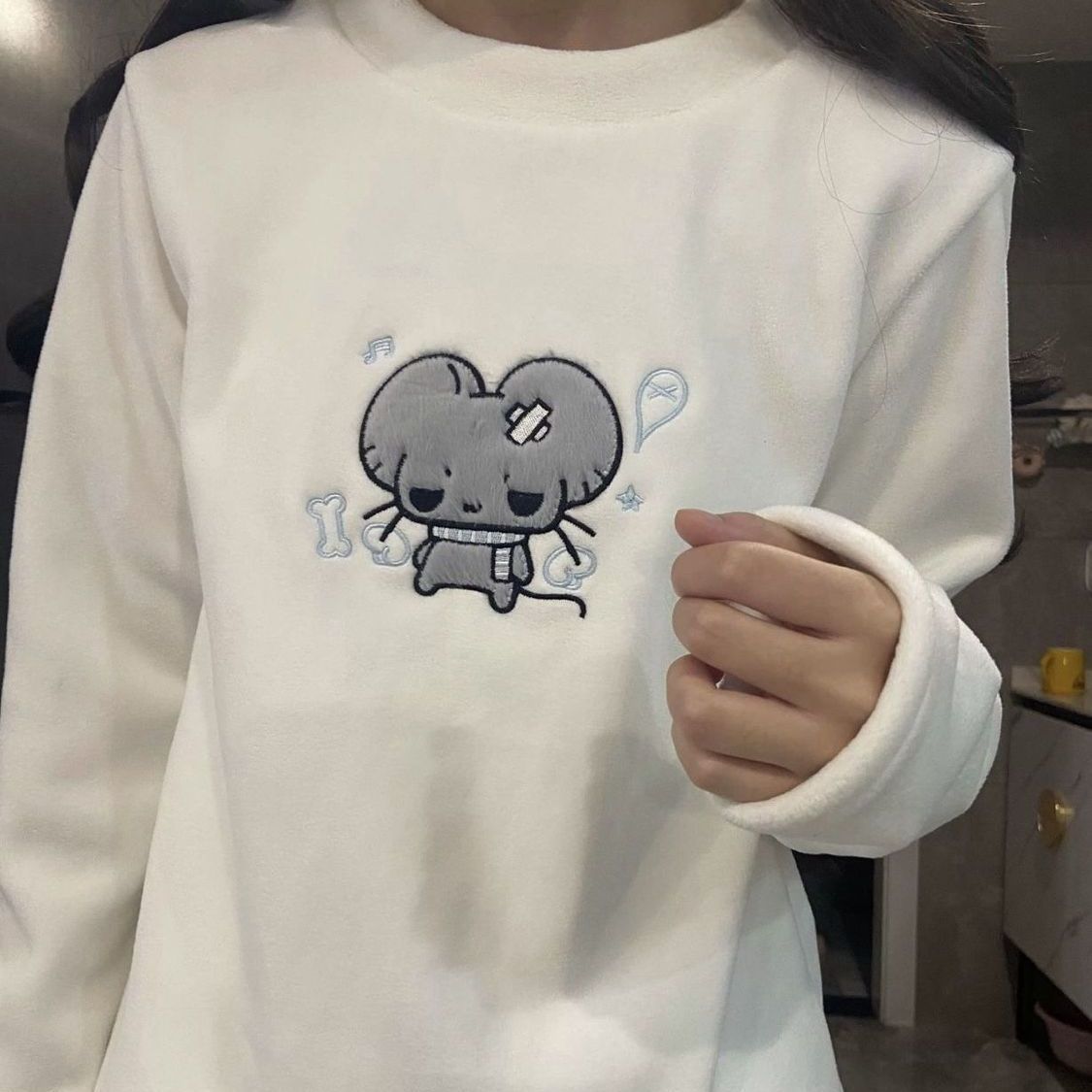 アザラシ可愛い萌学生向けクローバーくま刺繍裏起毛長袖インナー