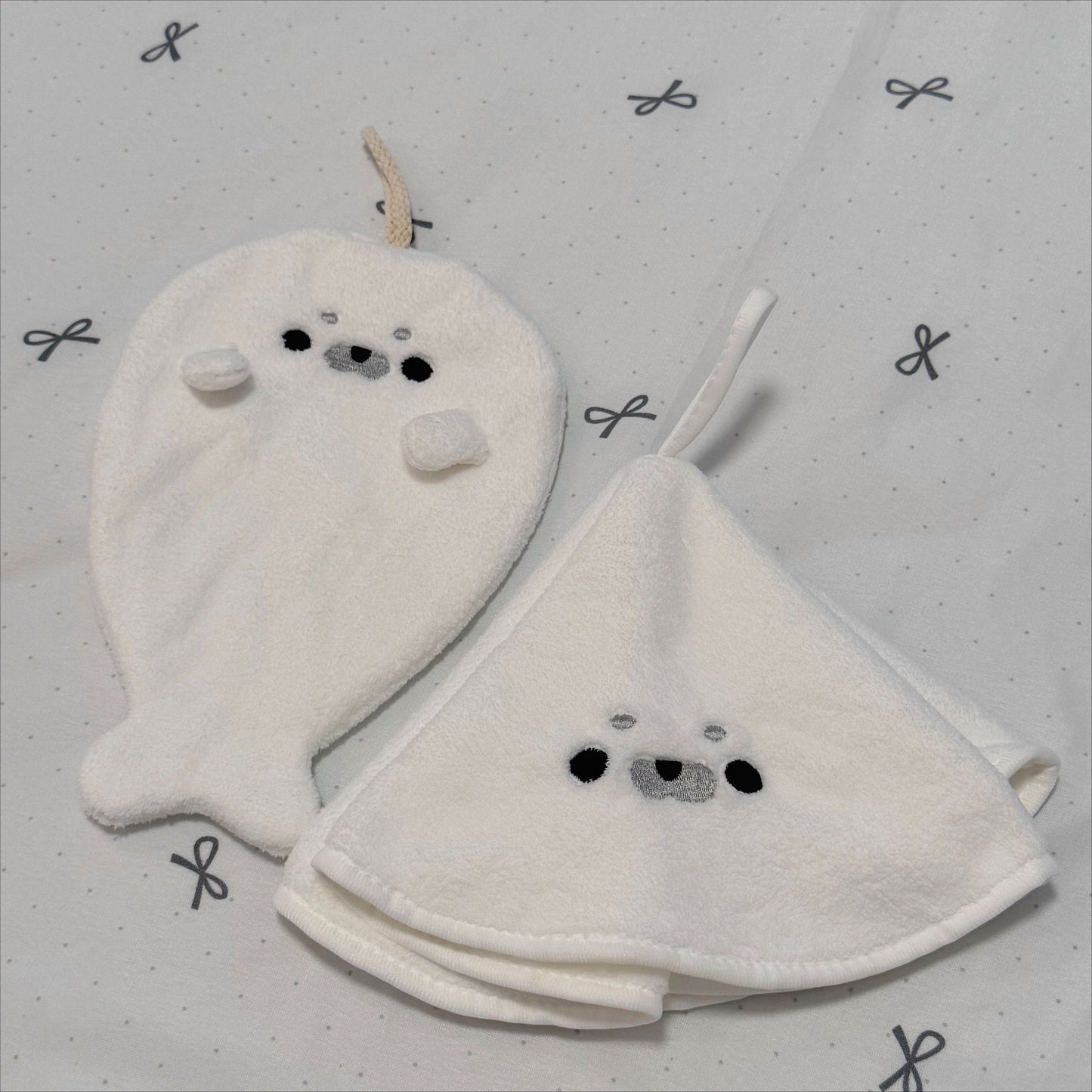 掛けるだけで癒やし! ころころアザラシの吸水タオル