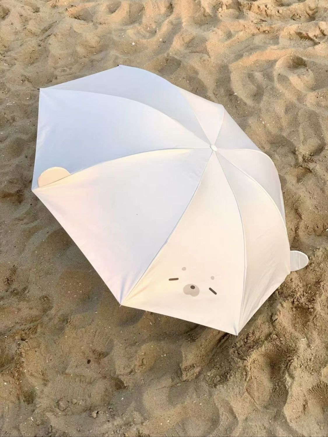 Cute and grown-up folding seal umbrella for all weather conditions 