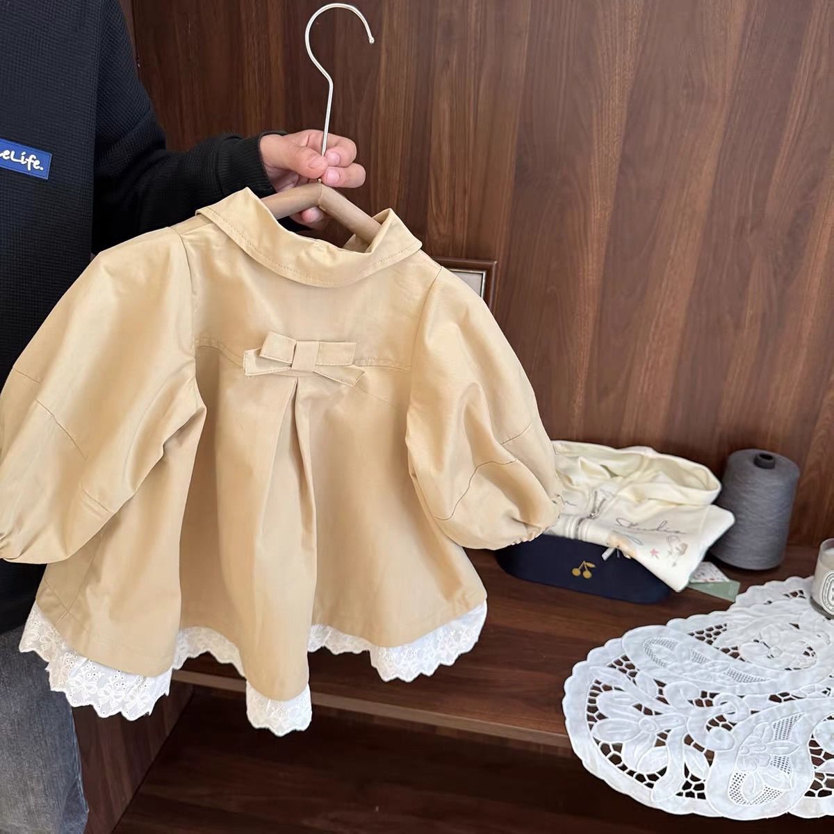 英国風ベビー女の子ダブルボタンミドル丈トレンチコートフリル
