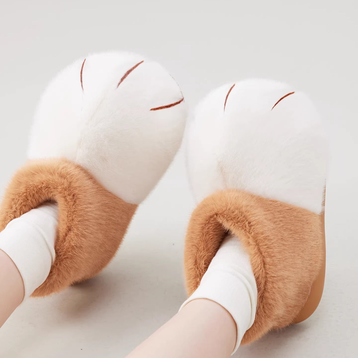 肉球に包まれる幸せ✨雪球ねこあしシューズ｜もふもふ極暖・親子でお揃い