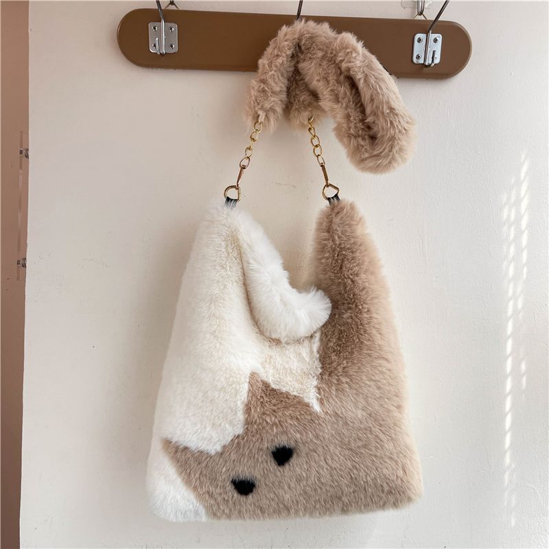 Heart Cat Fur Shoulder Bag | A fluffy bag that stands out in autumn and winter