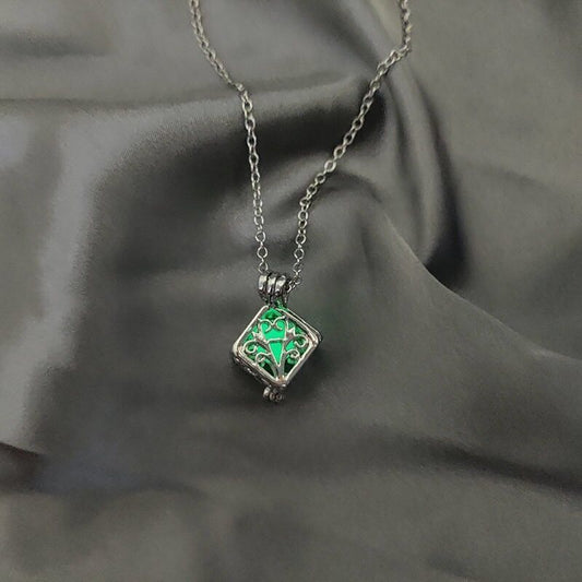 蓄光生命の樹夜光透かし彫りネックレスペンダント