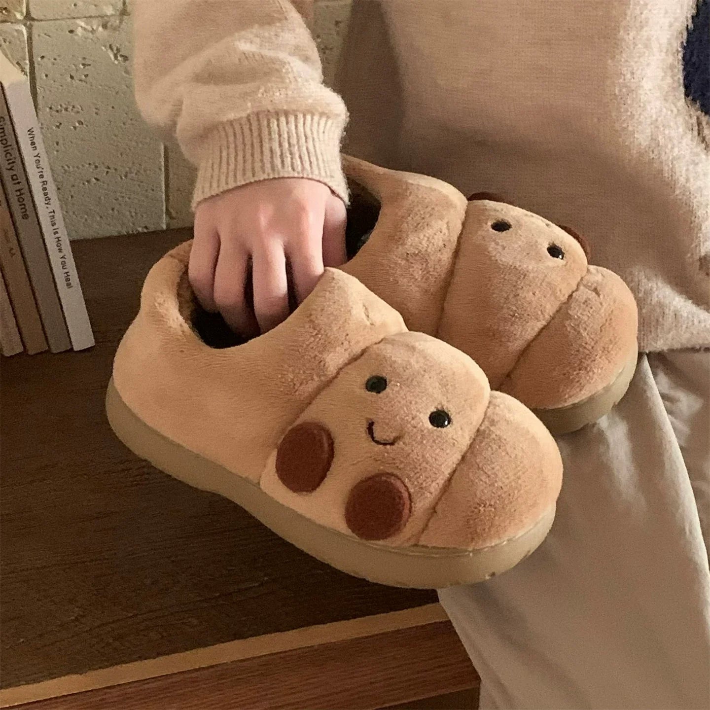 インス映えブサかわクロワッサンルームシューズ