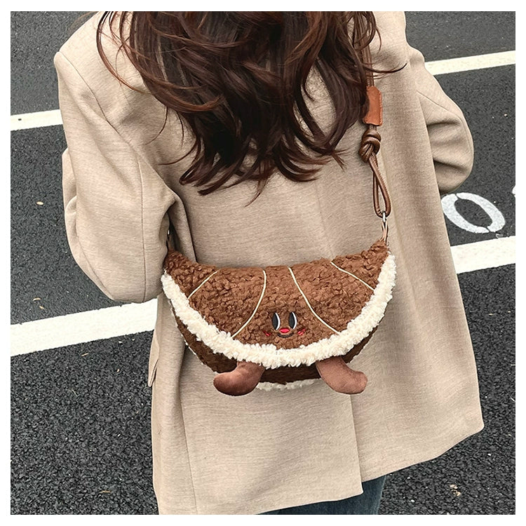 Fluffy Gyoza Bag | A popular shoulder bag with a unique design