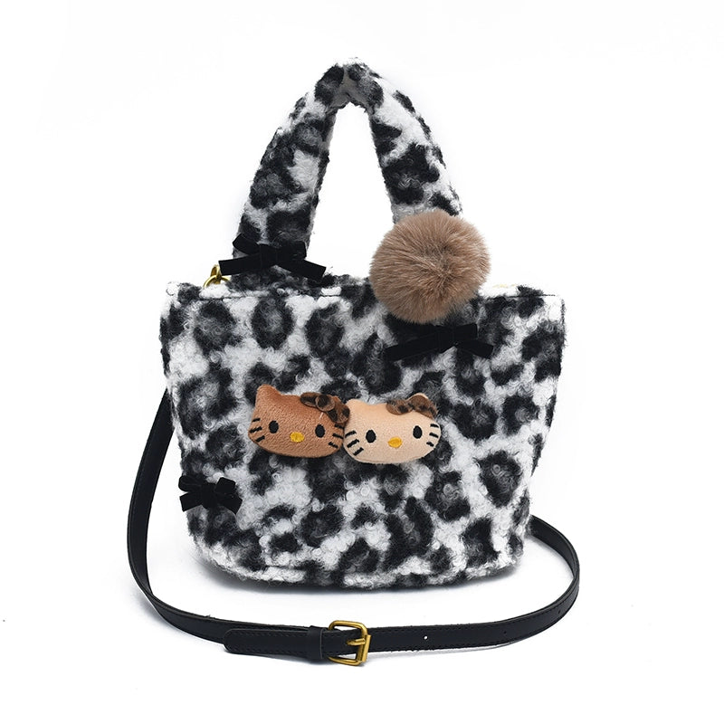 Fluffy leopard print bag | A popular design that stands out in winter