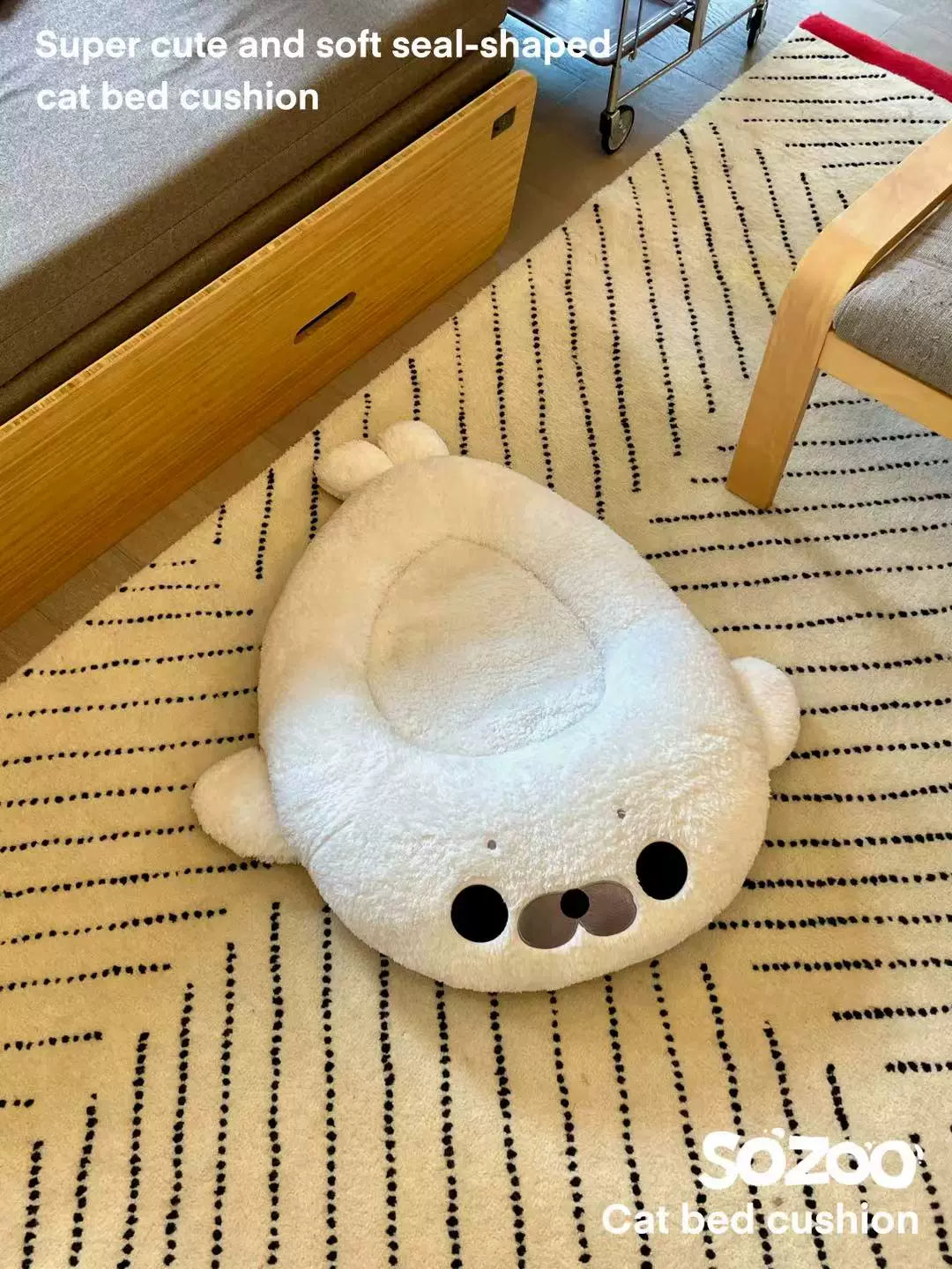 Seal's semi-enclosed warm pet house