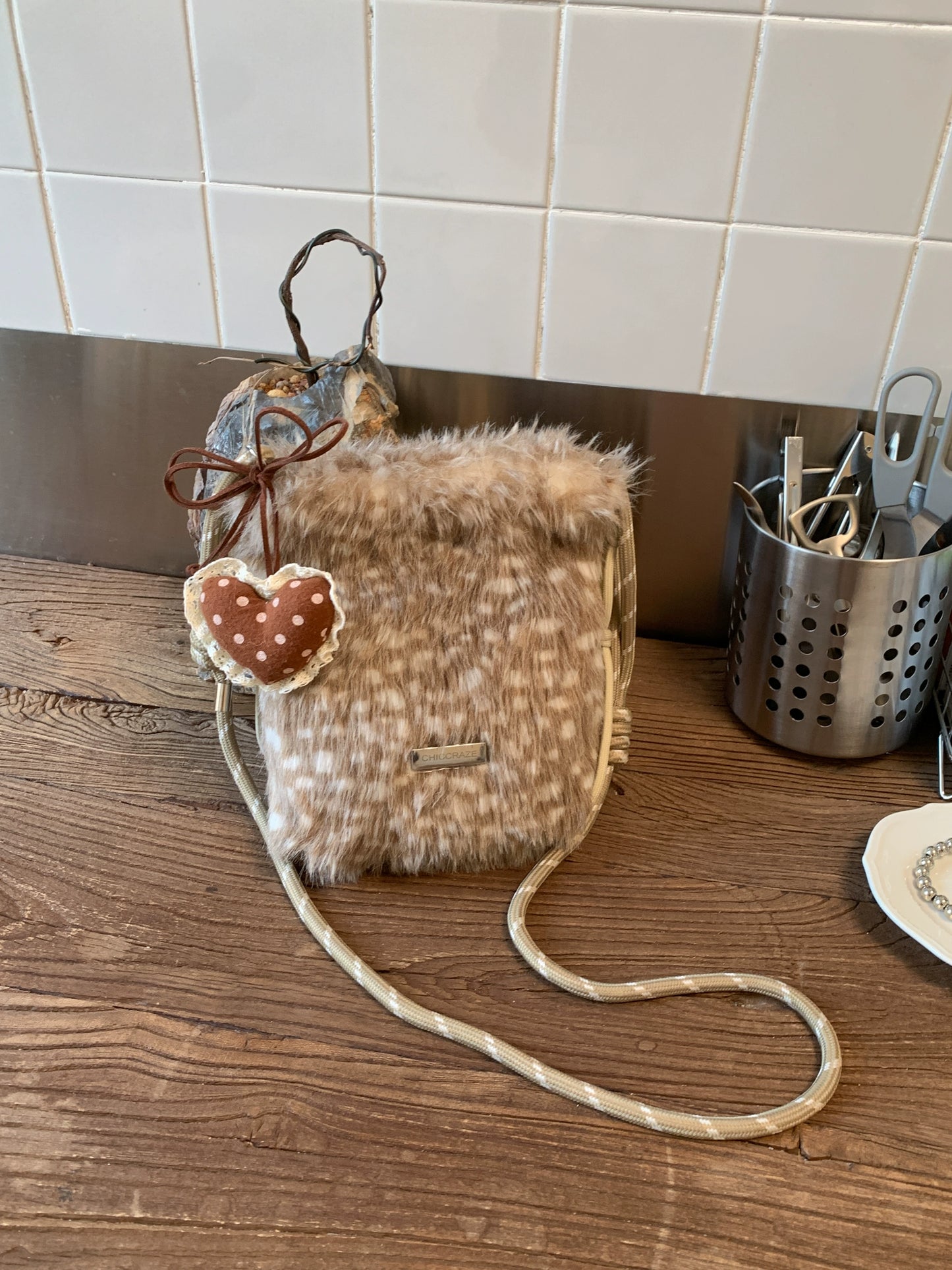 Cute and fluffy smartphone shoulder bag