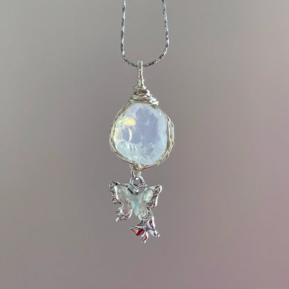 海のきらめき｜アクアマリン×蝶の天然石ネックレス（ワイヤーアート・ハンドメイド）