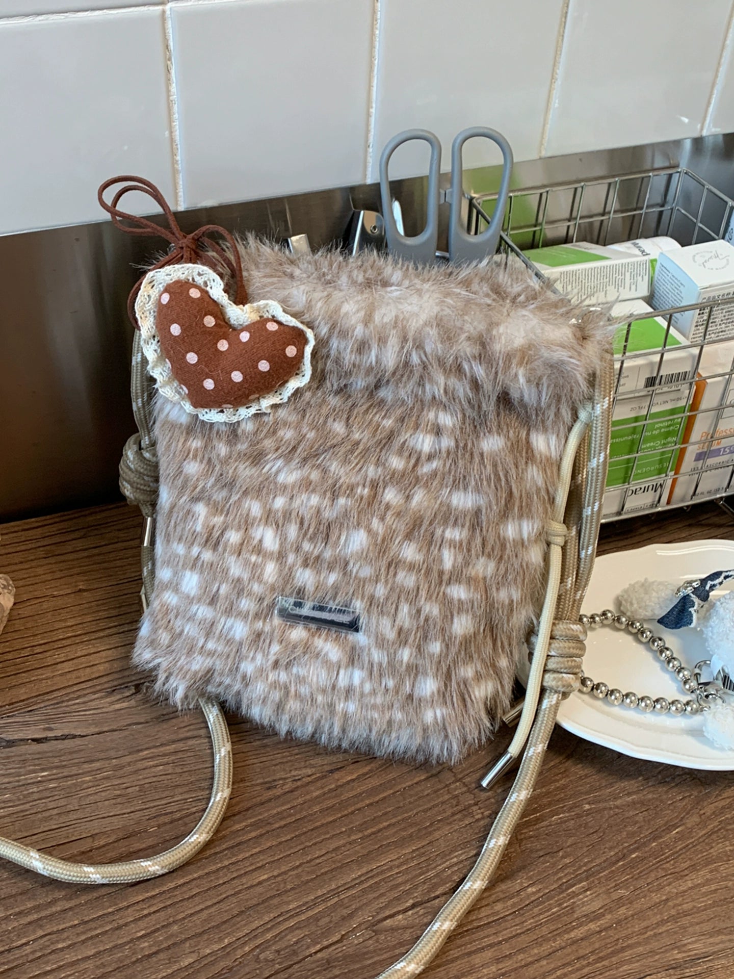 Cute and fluffy smartphone shoulder bag