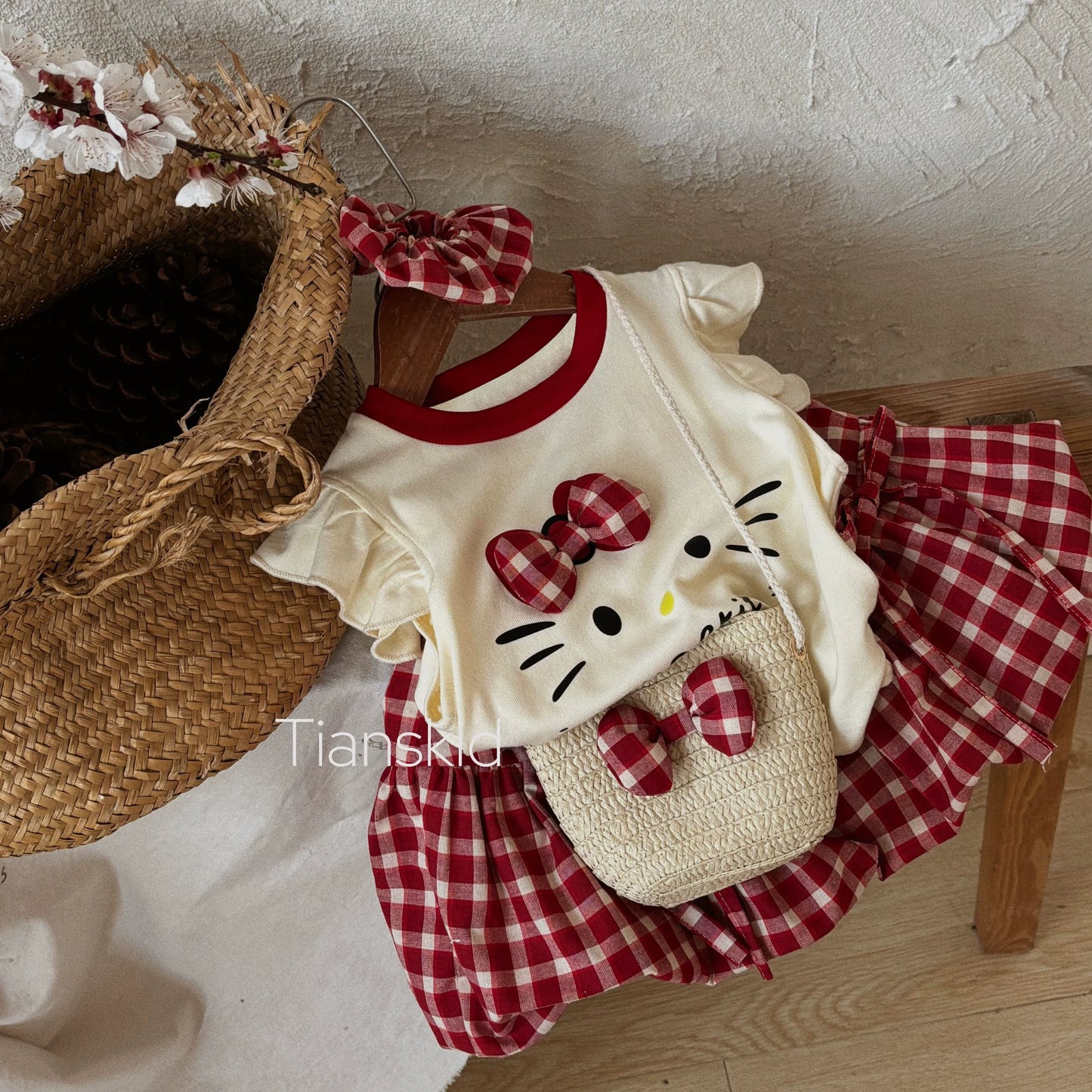 女児ハローキティ猫柄Tシャツ赤チェックキュロットセットアップ夏服