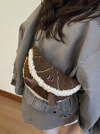 Fluffy Gyoza Bag | A popular shoulder bag with a unique design