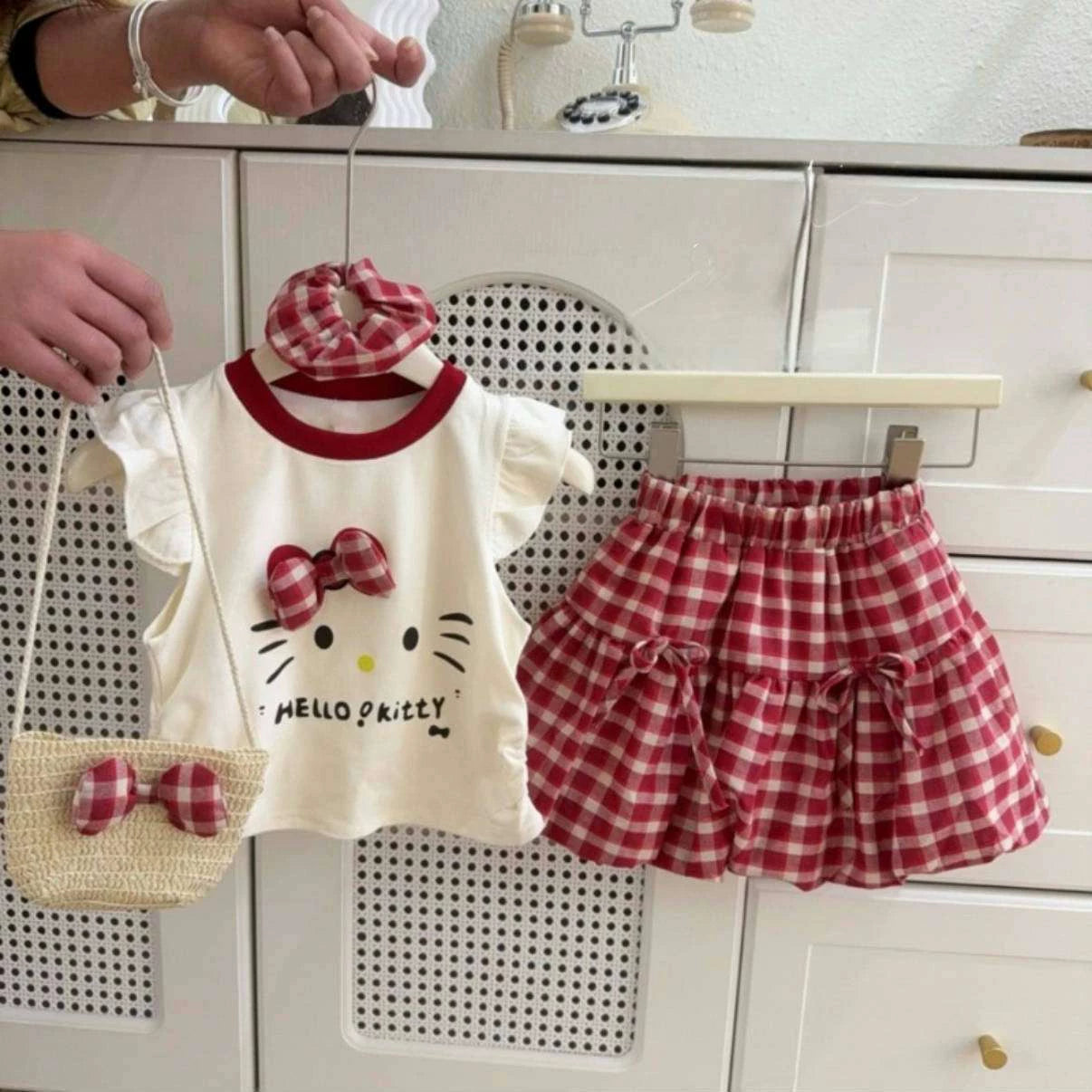 女児ハローキティ猫柄Tシャツ赤チェックキュロットセットアップ夏服