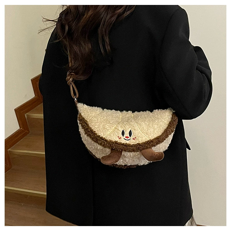 Fluffy Gyoza Bag | A popular shoulder bag with a unique design