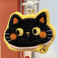 ピンクネクタイクロネコ